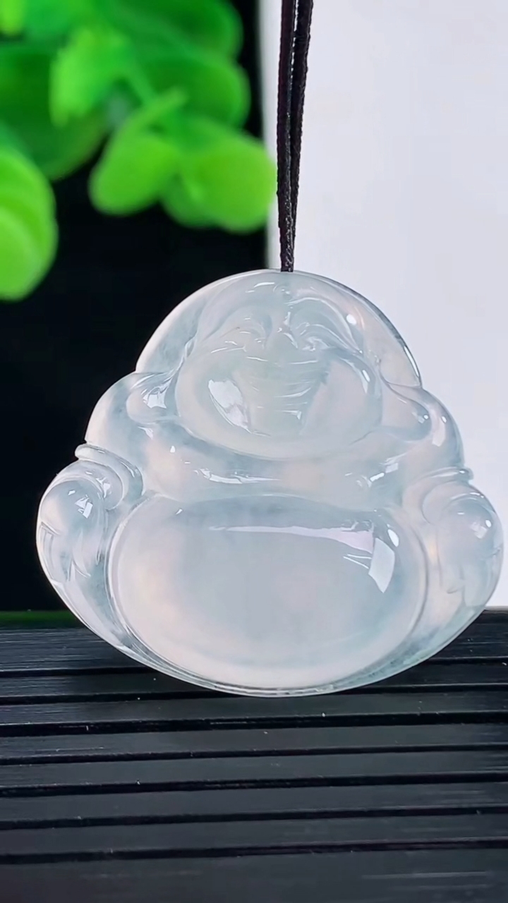 天然A货翡翠佛公吊坠尺寸27.9-30.4-5.5重量:7.76g
4月12日