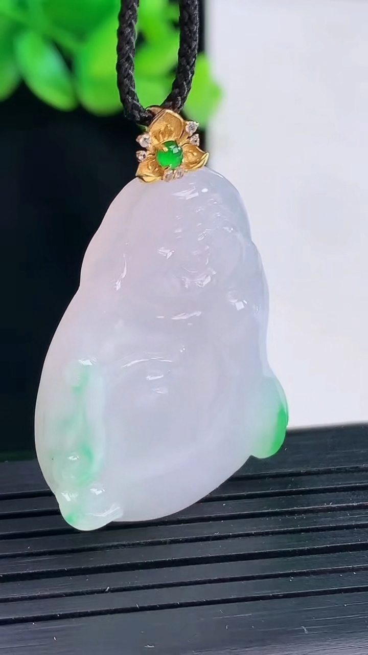 天然A货翡翠布袋佛吊坠，尺寸34-27-5.5重量:10.29g
4月12日