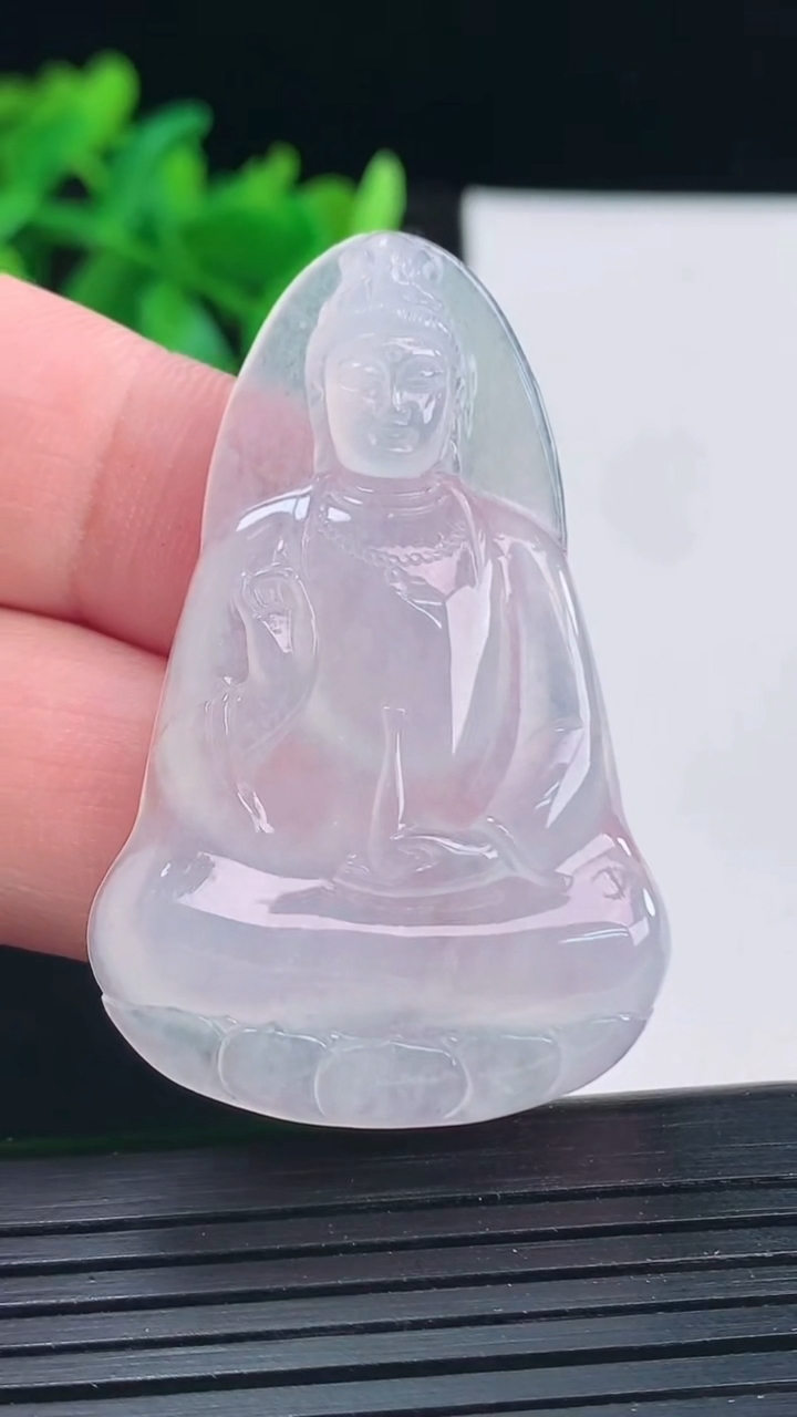 天然A货翡翠种白冰素衣观音吊坠，尺寸49-32-5.6重量:14.85g
4月12日