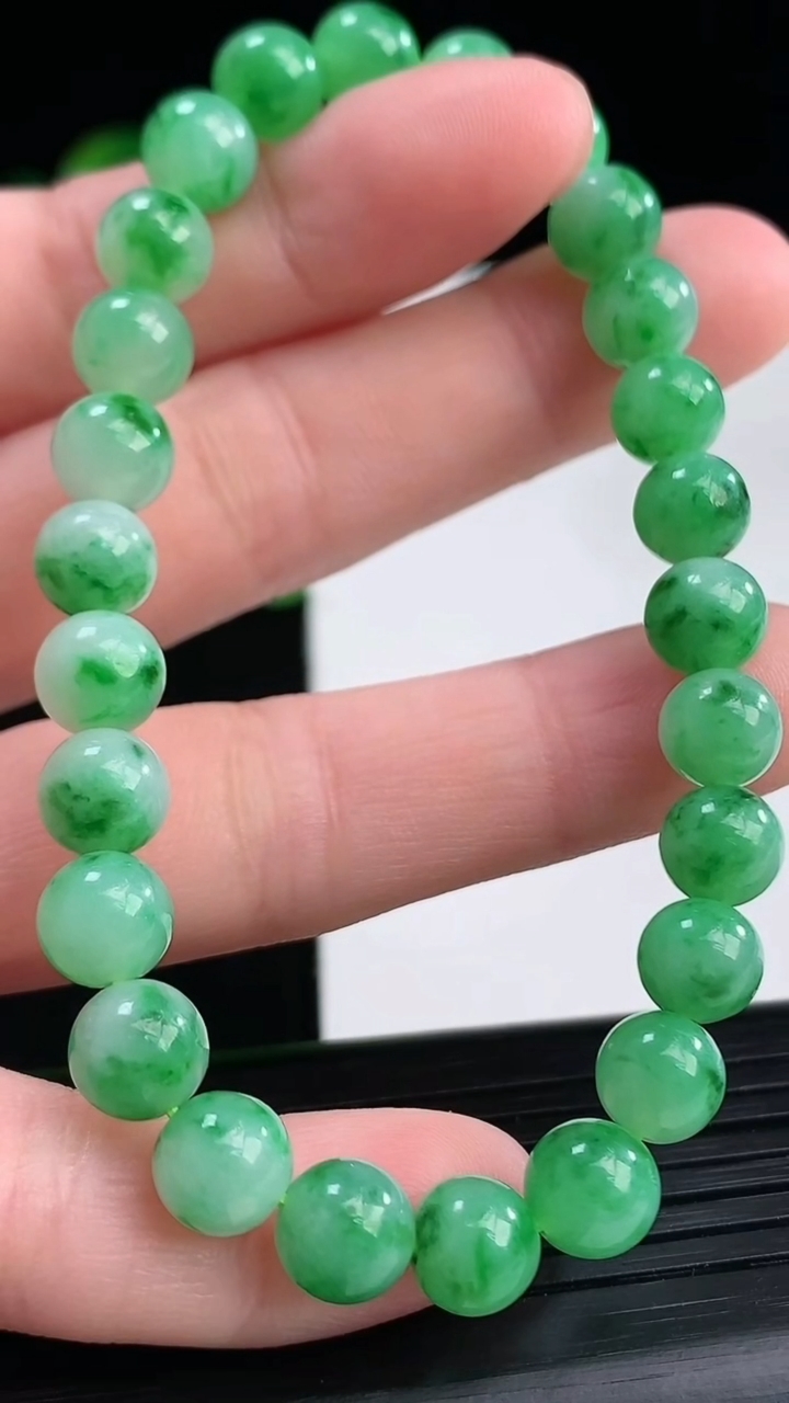 天然A货翡翠圆珠手串尺寸6.9重量:16.13g4月12日
工厂直销收藏佳品,种好水足，色泽均匀，有