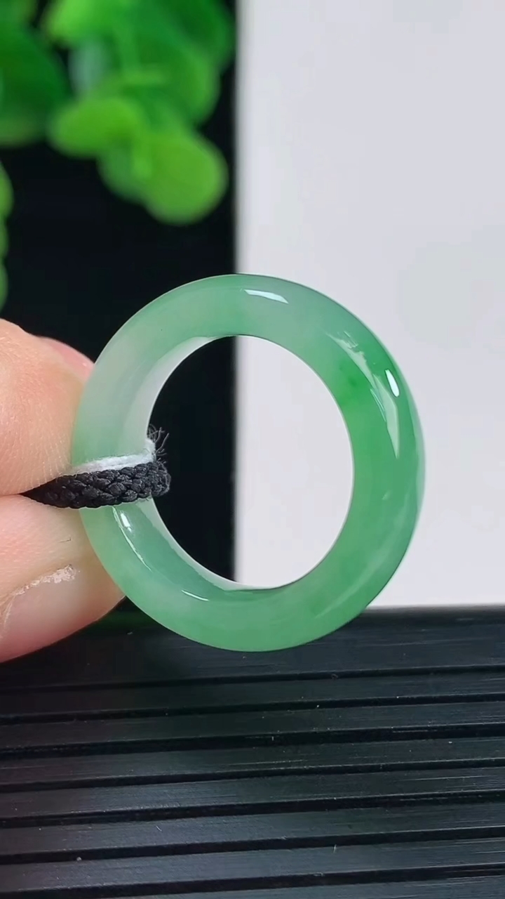 天然A货翡翠指环戒指尺寸16.3-5.6-3.6重量:3.97g2026年4月12日
工厂直销收藏佳