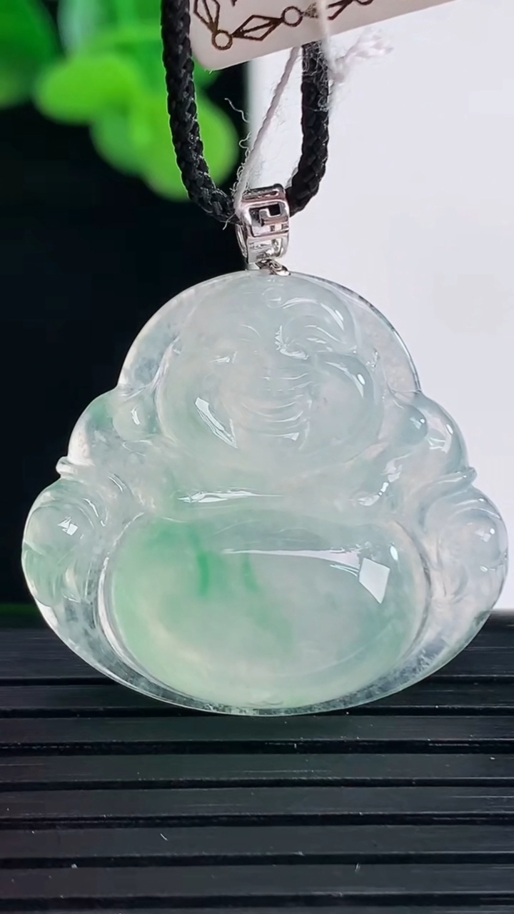 天然A货翡翠佛公吊坠尺寸26-28.7-5.7重量:6.76g
4月12日