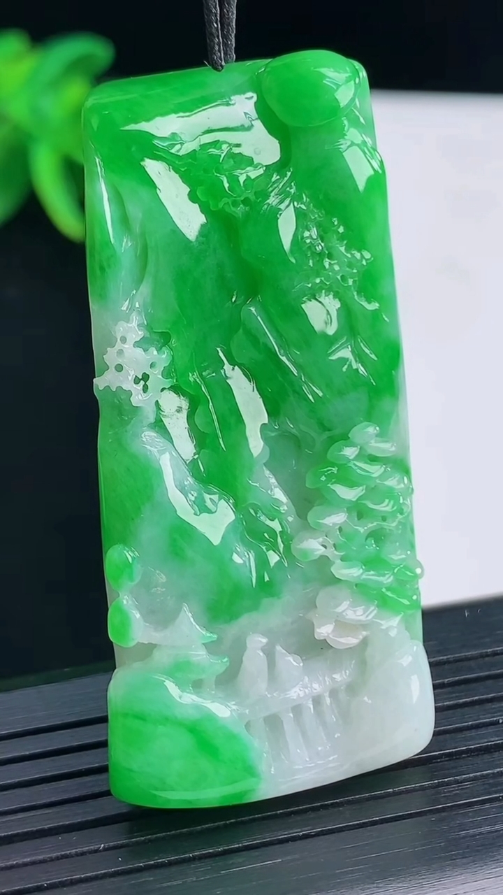 天然A货翡翠山水牌吊坠，尺寸55.6-25.6-9.6重量:27.73g
4月12日