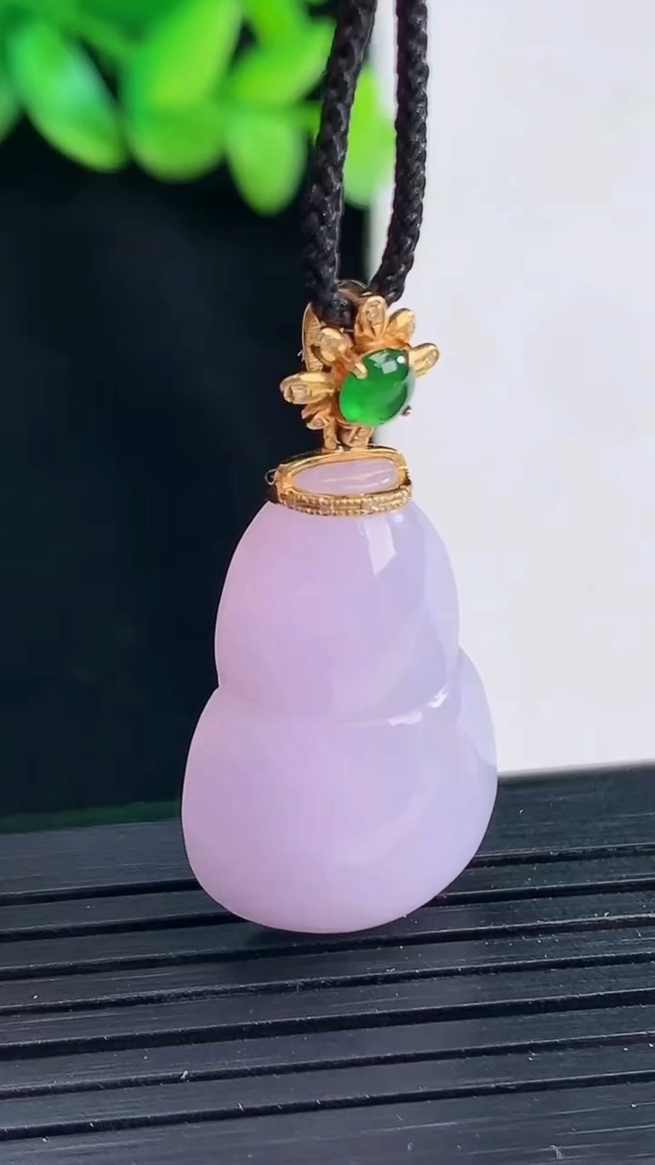 天然A货翡翠18k金紫罗兰葫芦吊坠，尺寸25.5-18-9.5重量:7.44g
4月12日