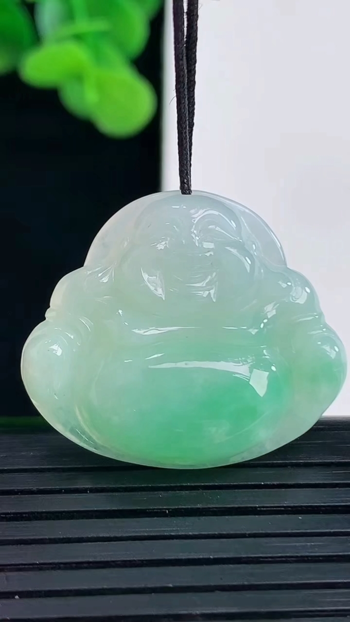 天然A货翡翠佛公吊坠尺寸24.8-29.3-5.5重量:6.19g
4月12日