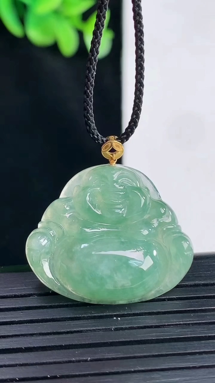 天然A货翡翠佛公吊坠，尺寸22.5-28-6重量:5.57g
4月12日