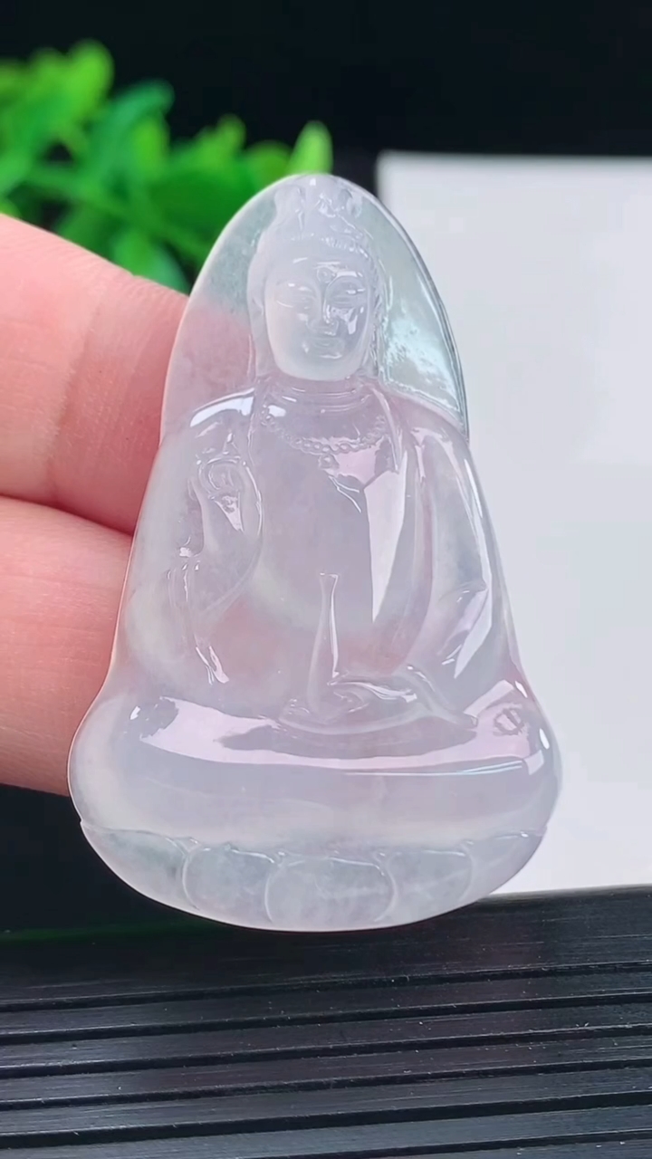 天然A货翡翠种白冰素衣观音吊坠，尺寸49-32-5.6重量:14.85g
4月12日