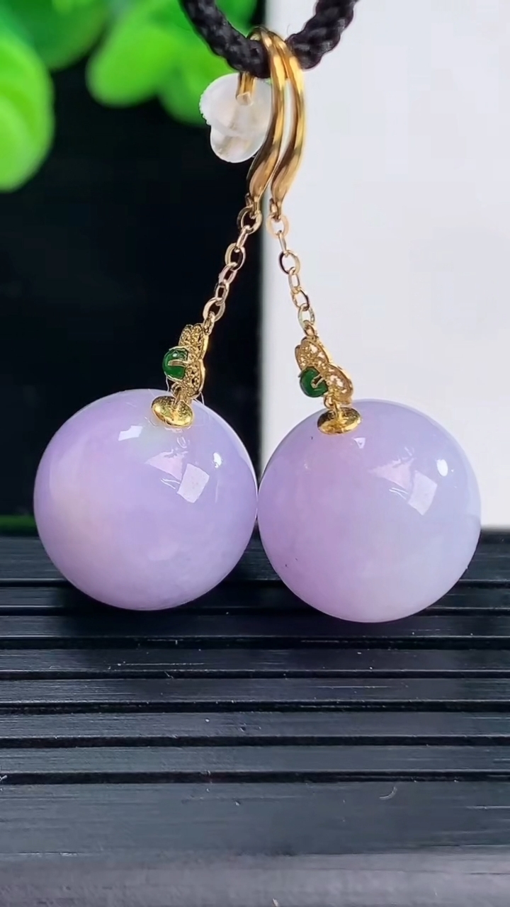 天然A货翡翠18K金紫罗兰圆珠耳坠尺寸13.7重量:9.76g4月12日
工厂直销收藏佳品,种好水足