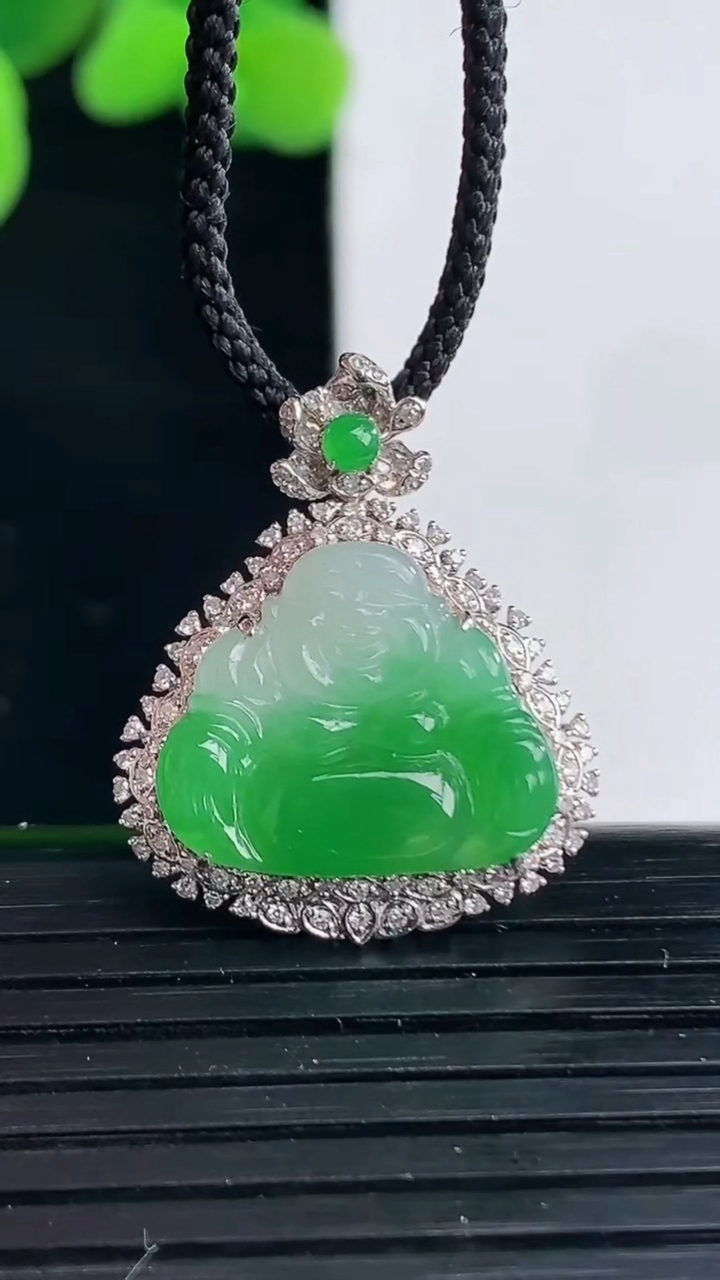 天然A货翡翠佛公吊坠尺寸24.3-20-7.8裸石13.6-16.4重量:3.60g
4月12日