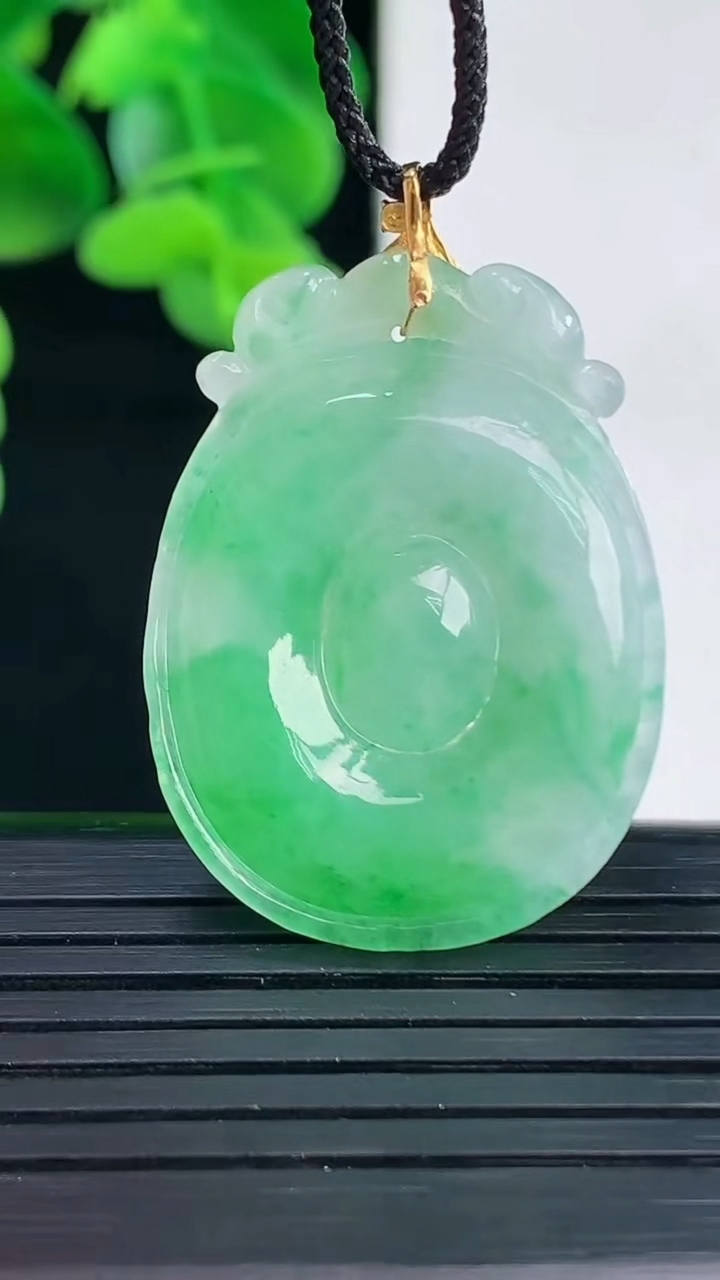 天然A货翡翠福贝吊坠尺寸36.6-23.9-4.4重量:6.34g
4月12日