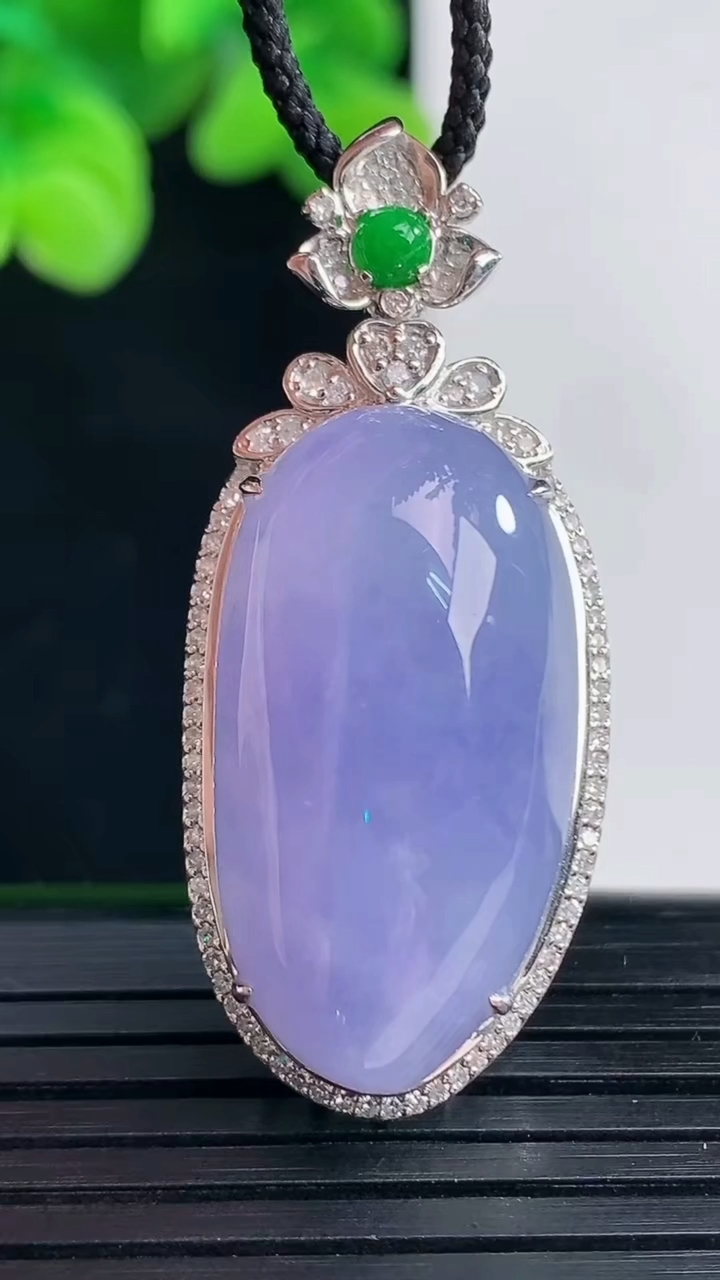 天然A货翡翠18K金紫罗兰福瓜吊坠尺寸41.5-18.3-13.1裸石27.8-14.8重量:9.4