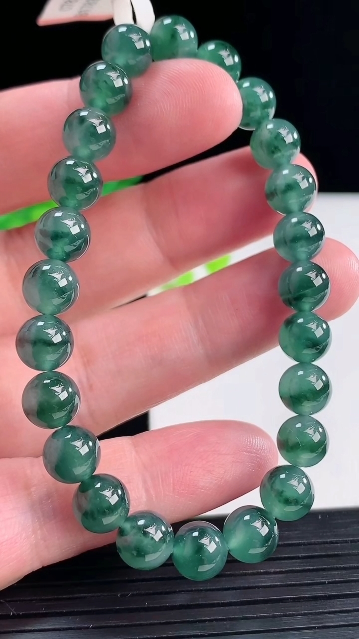 天然A货翡翠飘花圆珠手串，尺寸8-24颗重量:20.50g4月12日
工厂直销收藏佳品,种好水足，色
