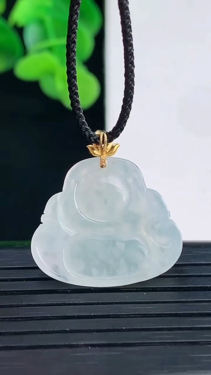 天然A货翡翠种白冰佛公吊坠尺寸24-22.7-3.4重量:2.87g
4月12日