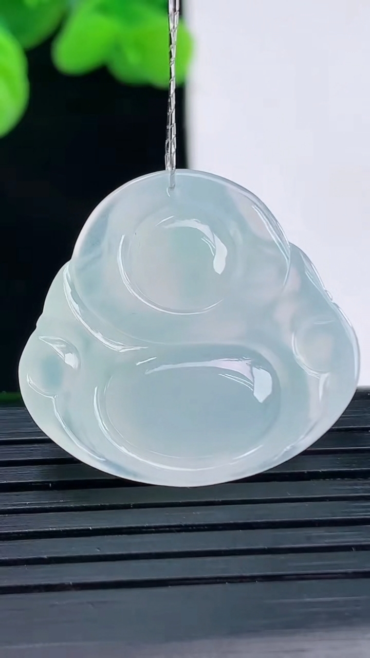 天然A货翡翠佛公吊坠尺寸25.8-27.9-5.9重量:7.00g
4月12日