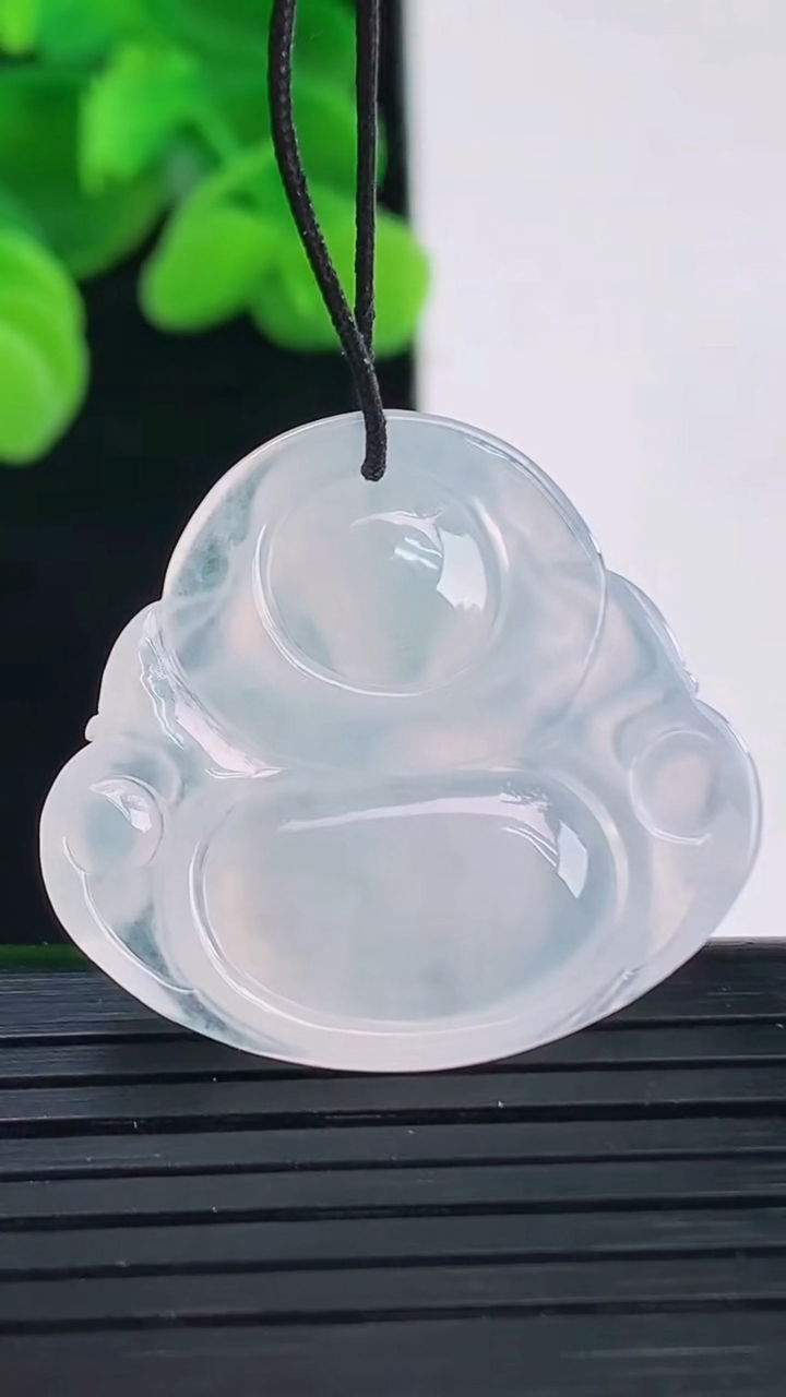 天然A货翡翠佛公吊坠尺寸27.9-30.4-5.5重量:7.76g
4月12日