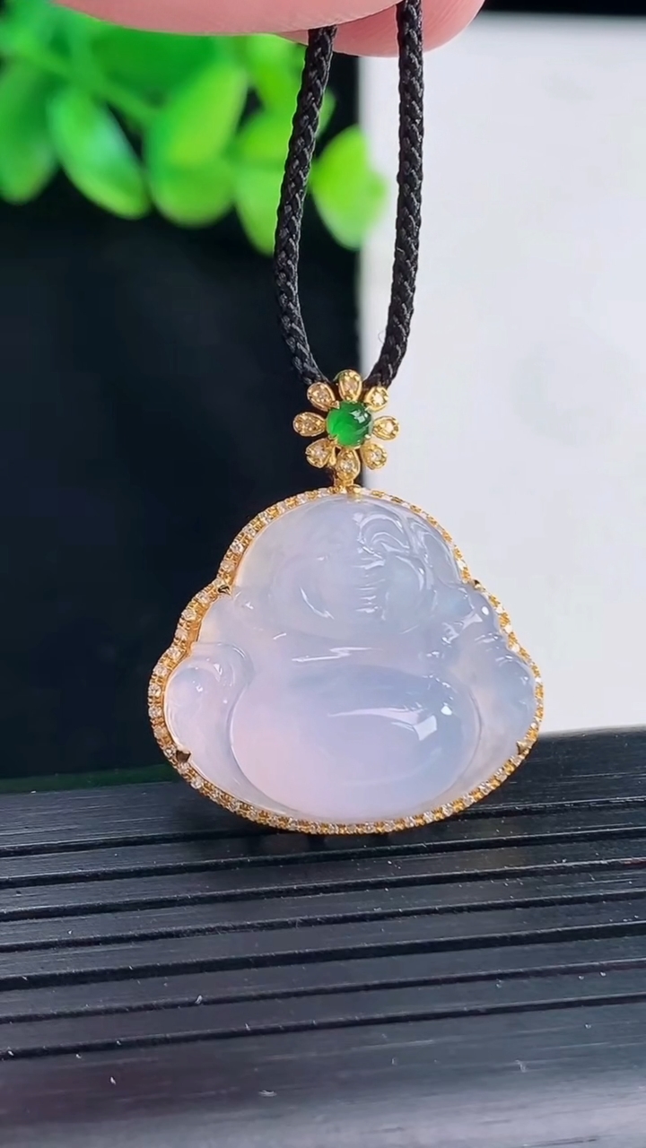 天然A货翡翠种紫罗兰佛公吊坠，尺寸29-25-10，裸石19.5-22.5重量:5.65g
4月12