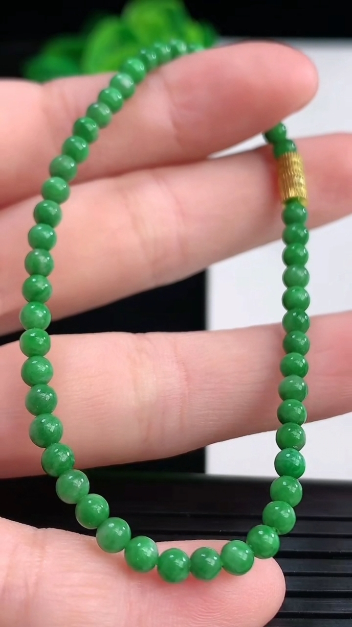 天然A货翡翠小米珠手串尺寸3.3重量:3.79g4月12日
工厂直销收藏佳品,种好水足，色泽均匀，有种有色，上手高大气！