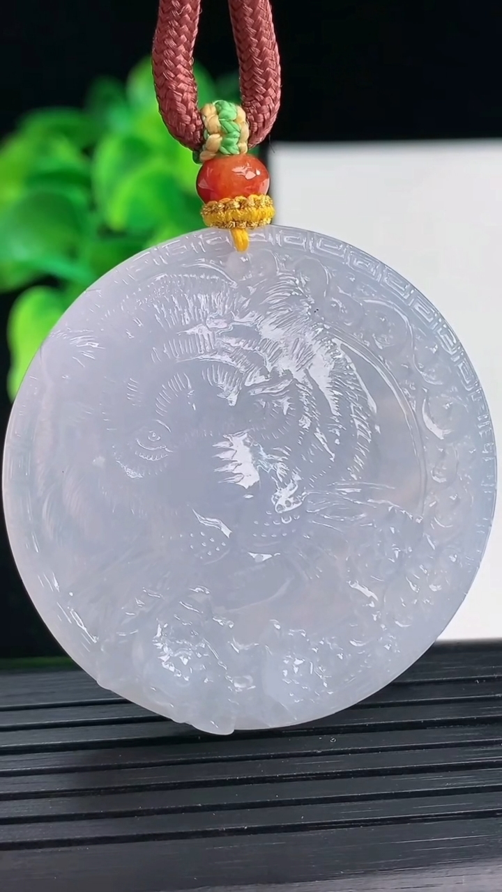 天然A货翡翠紫罗兰生肖虎吊坠尺寸46.1-9.5重量:43.16g
4月12日