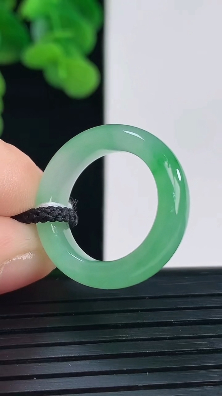 天然A货翡翠指环戒指尺寸16.3-5.6-3.6重量:3.97g2026年4月12日
工厂直销收藏佳