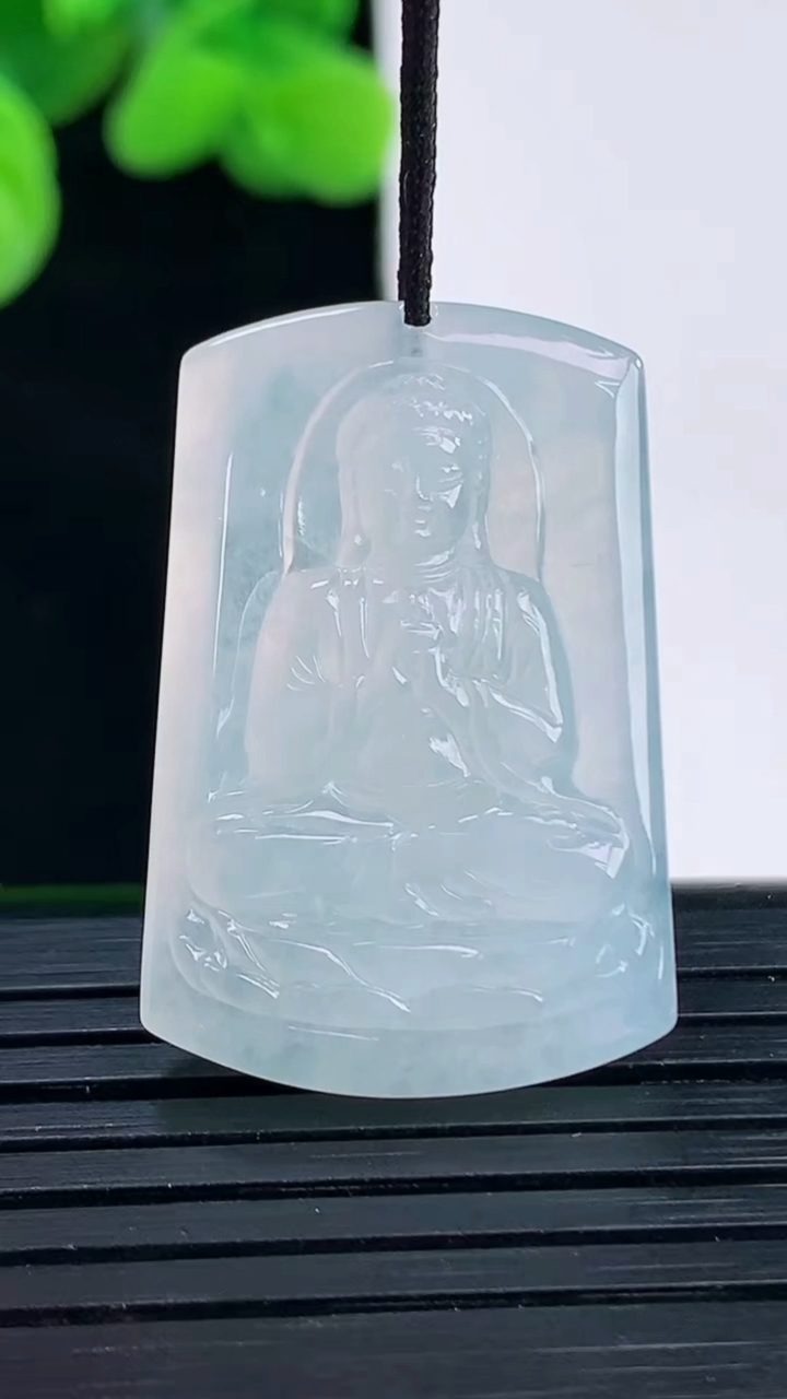 天然A货翡翠阿弥陀佛吊坠尺寸30.4-19.7-4.9重量:7.43g
4月12日