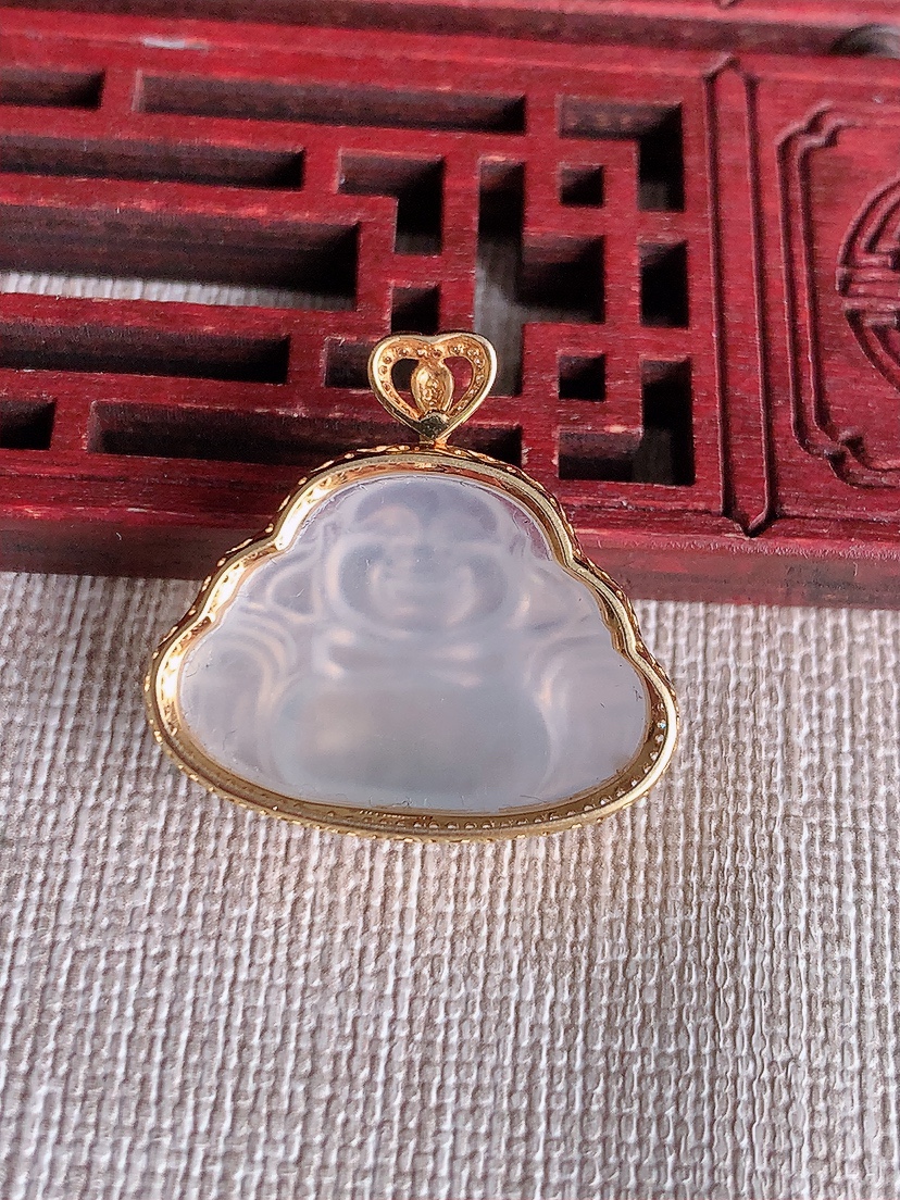 天然A货翡翠18K金伴钻镶嵌白冰白月光佛公吊坠 
尺寸24-25.2-7.7裸石16.2-22.6m