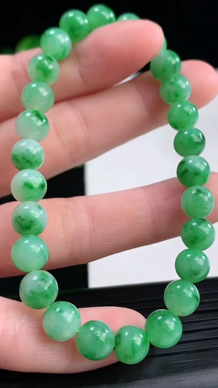 天然A货翡翠圆珠手串尺寸6.9重量:16.13g4月12日
工厂直销收藏佳品,种好水足，色泽均匀，有种有色，上手高大气！