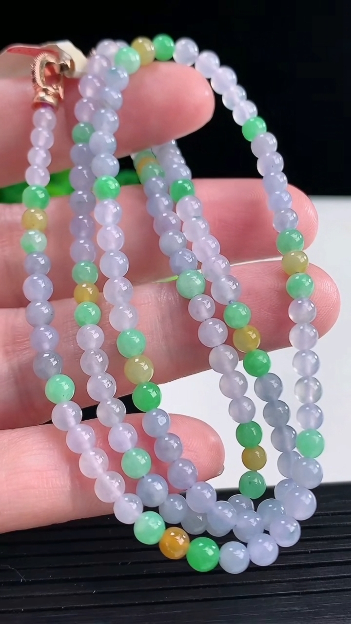 天然A货翡翠三春紫罗兰圆珠项链，尺寸4-138颗重量:20.47g4月12日
工厂直销收藏佳品,种好水足，色泽均匀，有种有色，上手高大气！