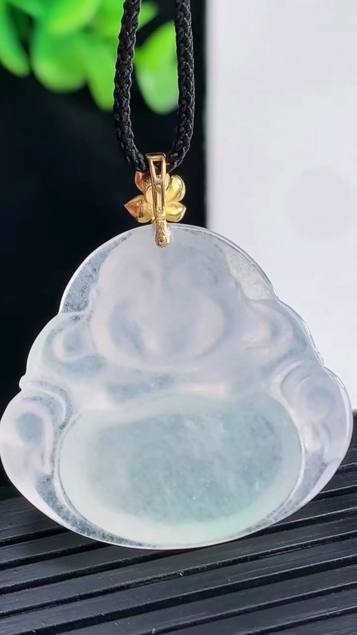 天然A货翡翠佛公吊坠，尺寸28.5-32.5-5.5重量:8.87g
4月12日