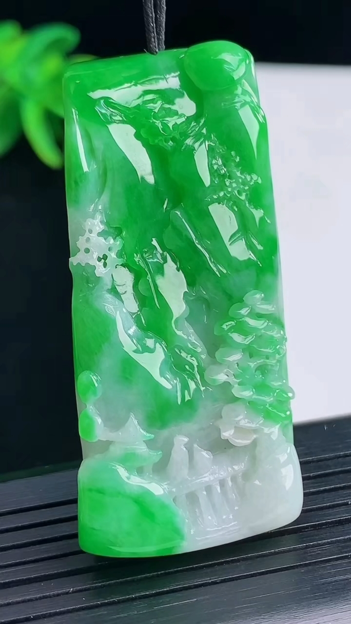 天然A货翡翠山水牌吊坠，尺寸55.6-25.6-9.6重量:27.73g
4月12日