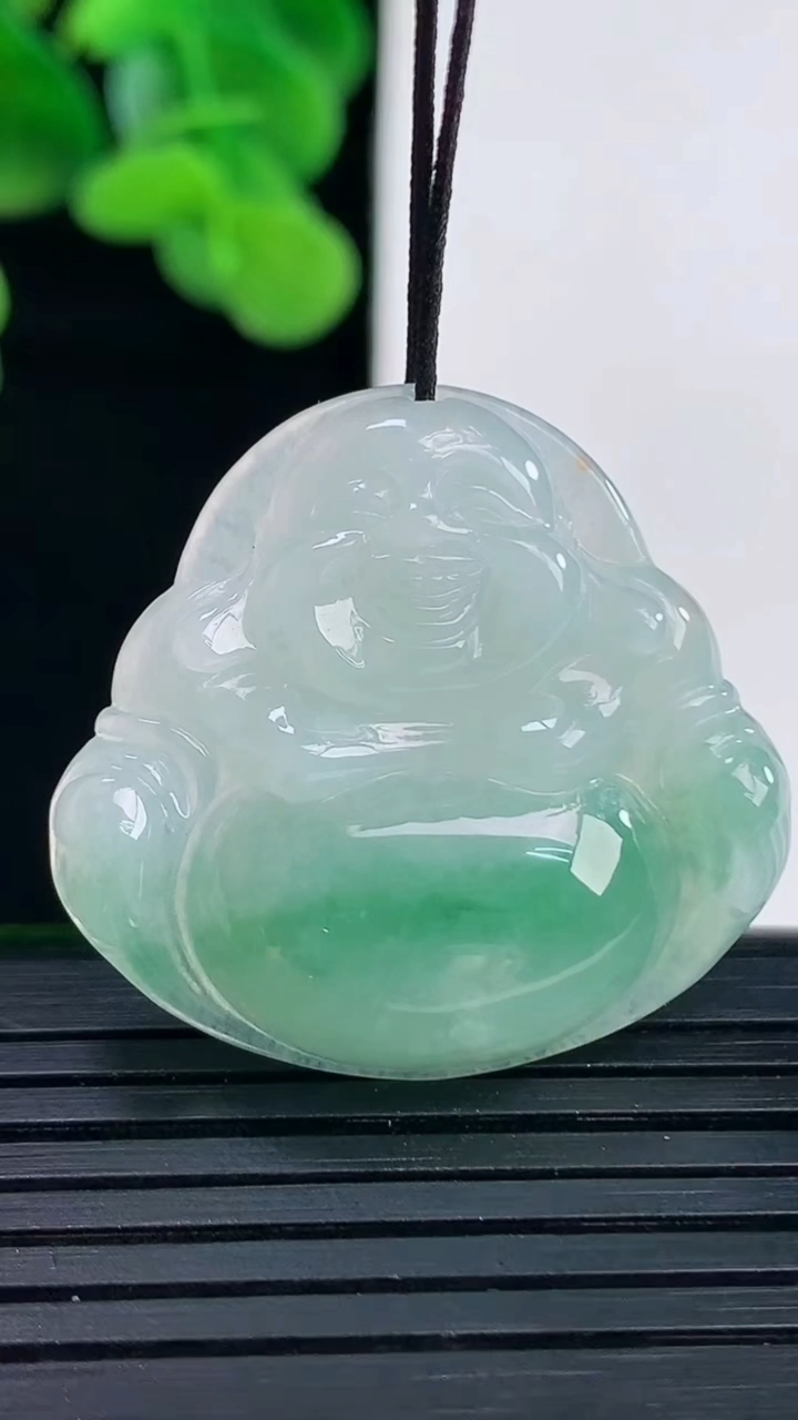 天然A货翡翠佛公吊坠尺寸29-31-5.6重量:7.42g
4月12日