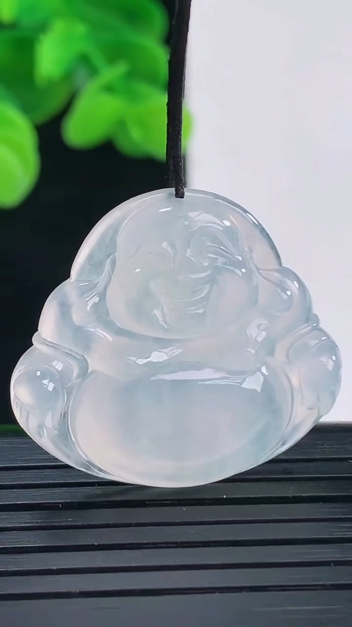 天然A货翡翠佛公吊坠尺寸27.9-30.4-5.5重量:7.76g
4月12日