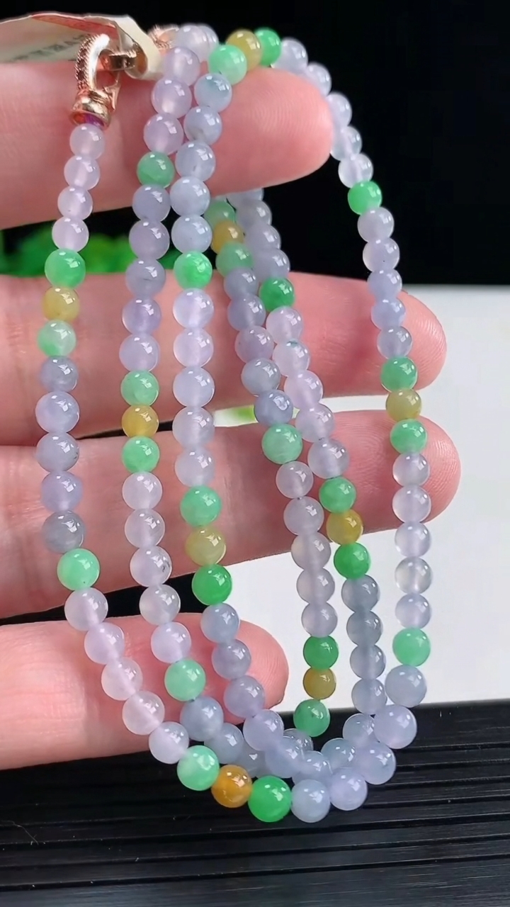 天然A货翡翠三春紫罗兰圆珠项链，尺寸4-138颗重量:20.47g4月12日
工厂直销收藏佳品,种好水足，色泽均匀，有种有色，上手高大气！