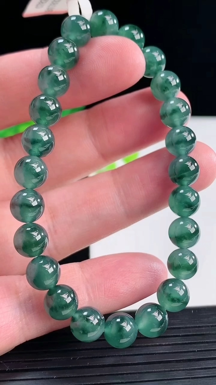 天然A货翡翠飘花圆珠手串，尺寸8-24颗重量:20.50g4月12日
工厂直销收藏佳品,种好水足，色