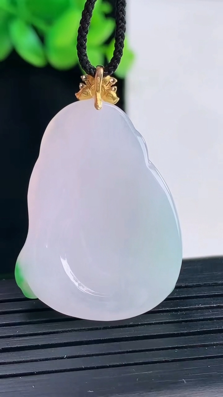 天然A货翡翠布袋佛吊坠，尺寸34-27-5.5重量:10.29g
4月12日