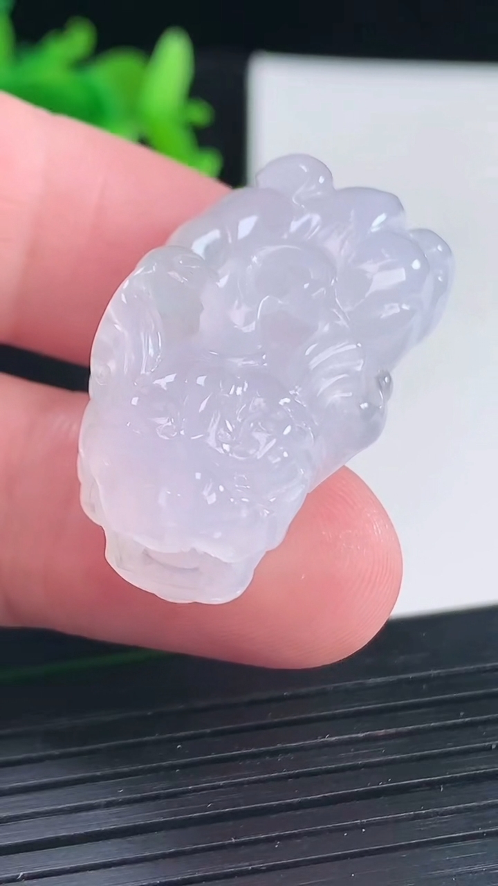 天然A货翡翠貔貅吊坠，尺寸37-19-12.2重量:16.90g
4月12日