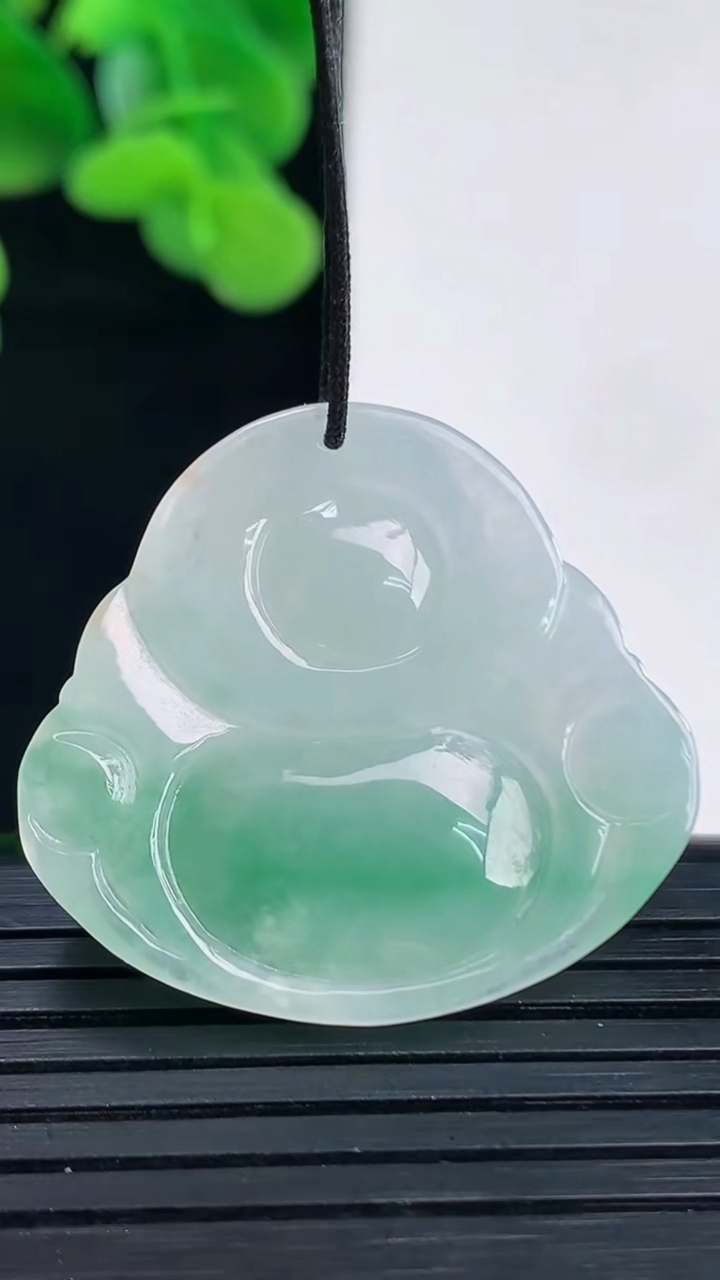 天然A货翡翠佛公吊坠尺寸29-31-5.6重量:7.42g
4月12日