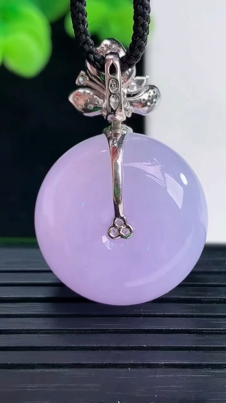 天然A货翡翠18K金紫罗兰平安扣吊坠尺寸32.1-22.1-13.3重量:15.21g
4月12日
