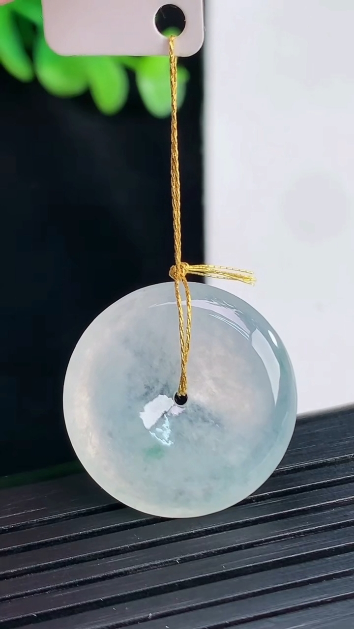 天然A货翡翠飘花平安扣吊坠，尺寸23-4.5重量:5.88g
4月12日