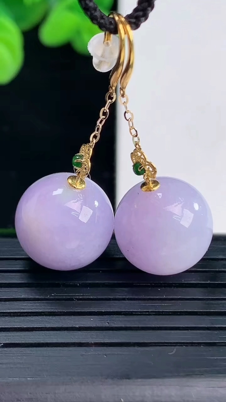 天然A货翡翠18K金紫罗兰圆珠耳坠尺寸13.7重量:9.76g4月12日
工厂直销收藏佳品,种好水足