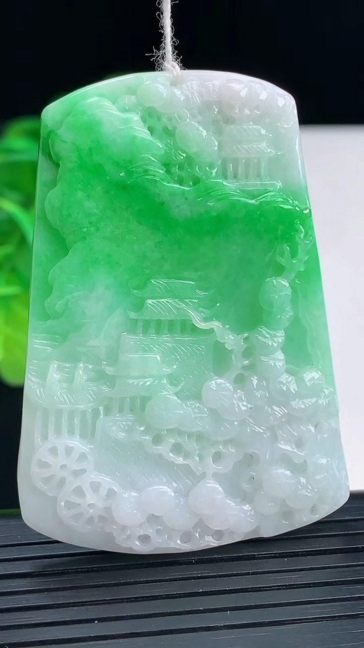 天然A货翡翠山水牌吊坠尺寸58.5-41.7-5.5重量:29.71g
4月12日