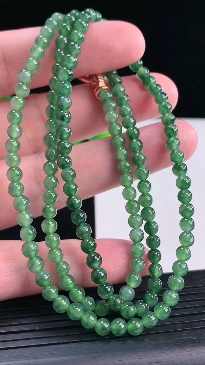 天然A货翡翠圆珠项链，尺寸4.5-148颗重量:23.31g4月12日
工厂直销收藏佳品,种好水足，