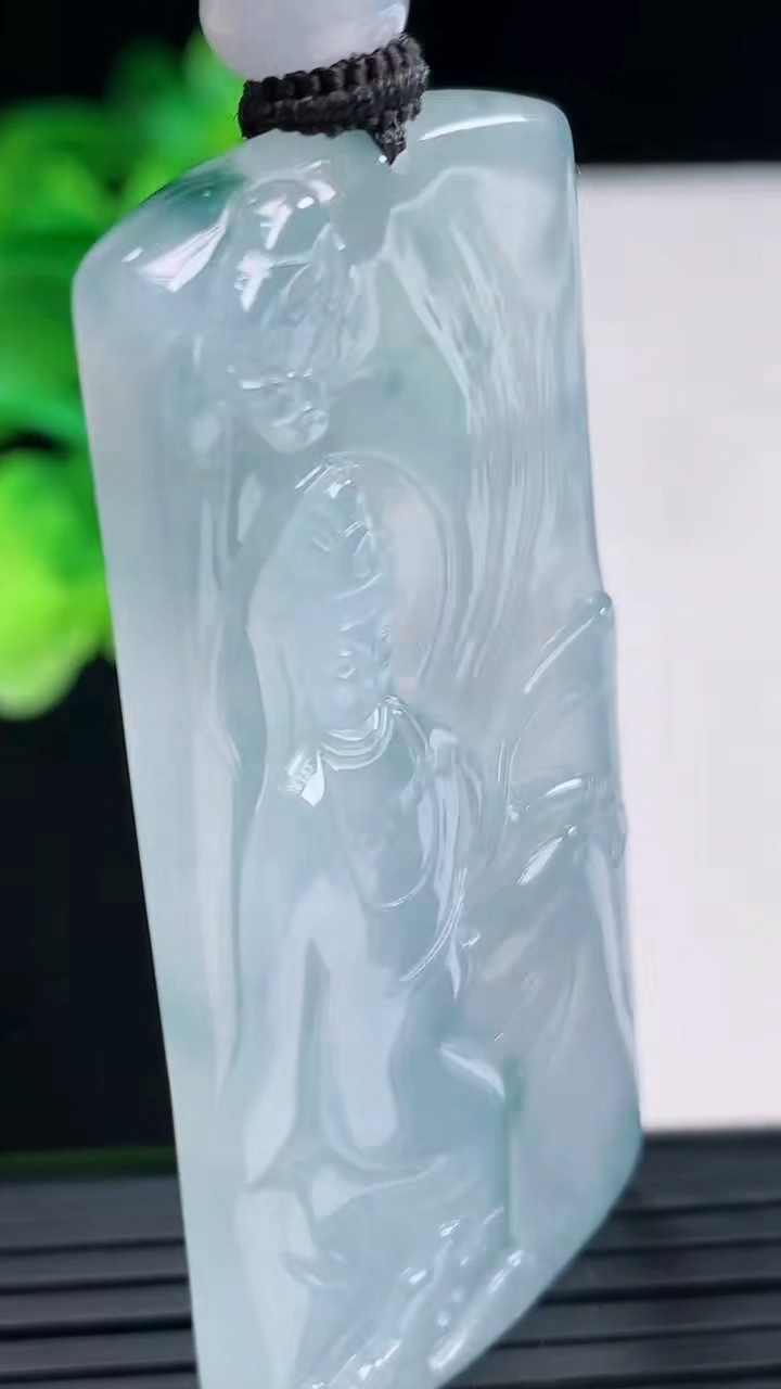 天然A货翡翠种飘花观音菩萨吊坠尺寸58.6-29-5.3重量:24.49g
4月12日