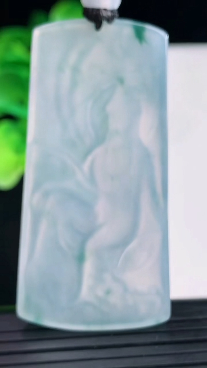 天然A货翡翠种飘花观音菩萨吊坠尺寸58.6-29-5.3重量:24.49g
4月12日