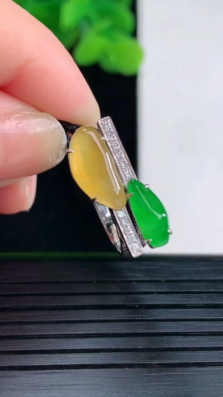 天然A货翡翠18K金双彩福瓜戒指尺寸17.5-12-5.3重量:2.55g2026年4月12日
工厂