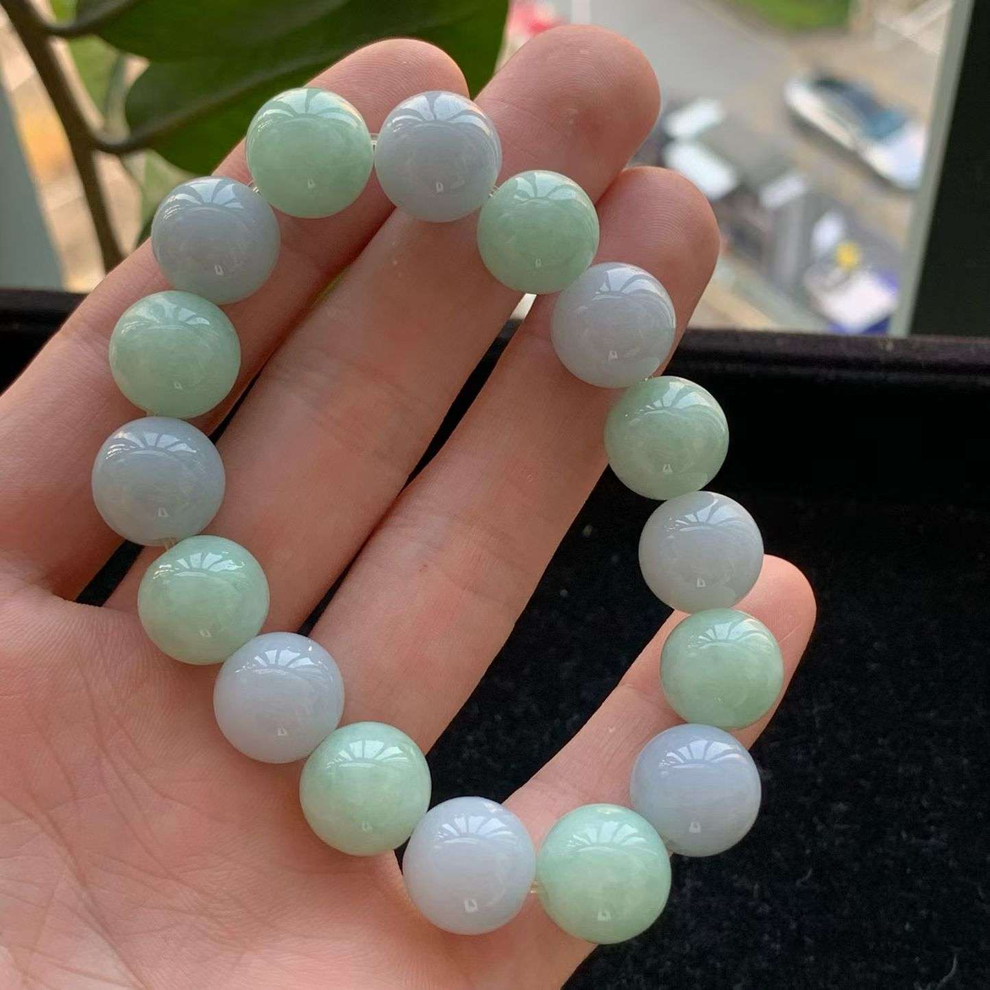 A货天然翡翠冰糯种双彩手串重量58.22
4月12日