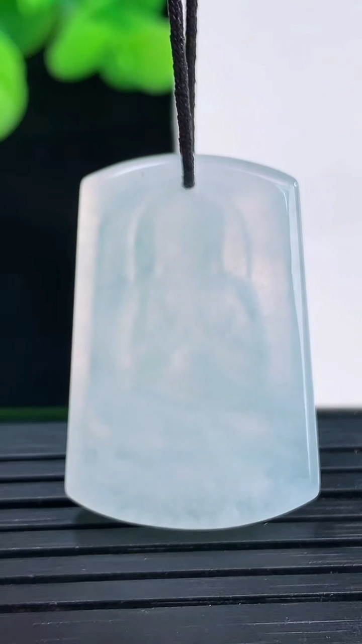 天然A货翡翠阿弥陀佛吊坠尺寸30.4-19.7-4.9重量:7.43g
4月12日