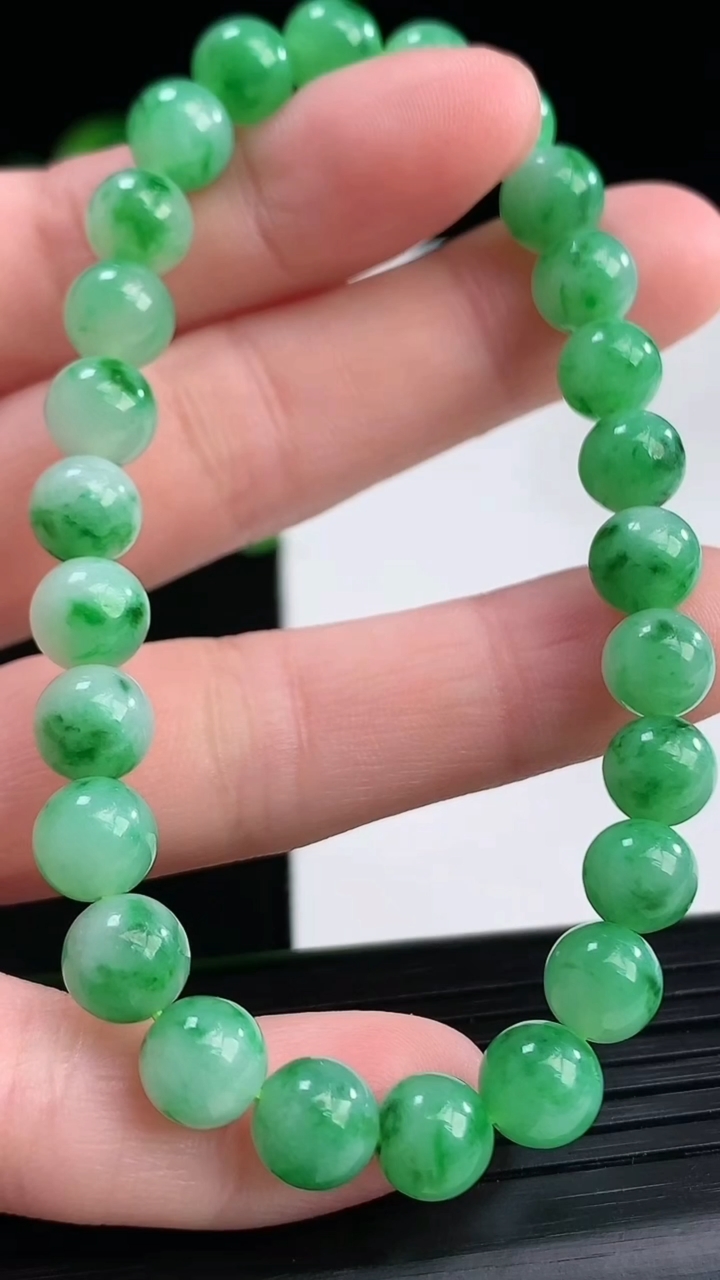 天然A货翡翠圆珠手串尺寸6.9重量:16.13g4月12日
工厂直销收藏佳品,种好水足，色泽均匀，有