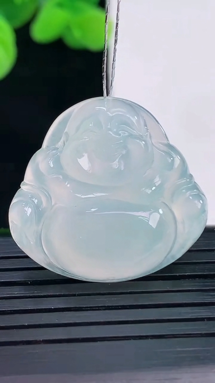 天然A货翡翠佛公吊坠尺寸25.8-27.9-5.9重量:7.00g
4月12日