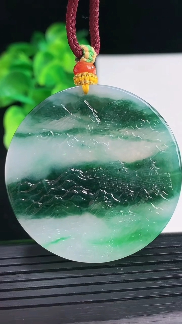 天然A货翡翠山水牌吊坠尺寸46.8-4.5重量:30.55g
4月12日