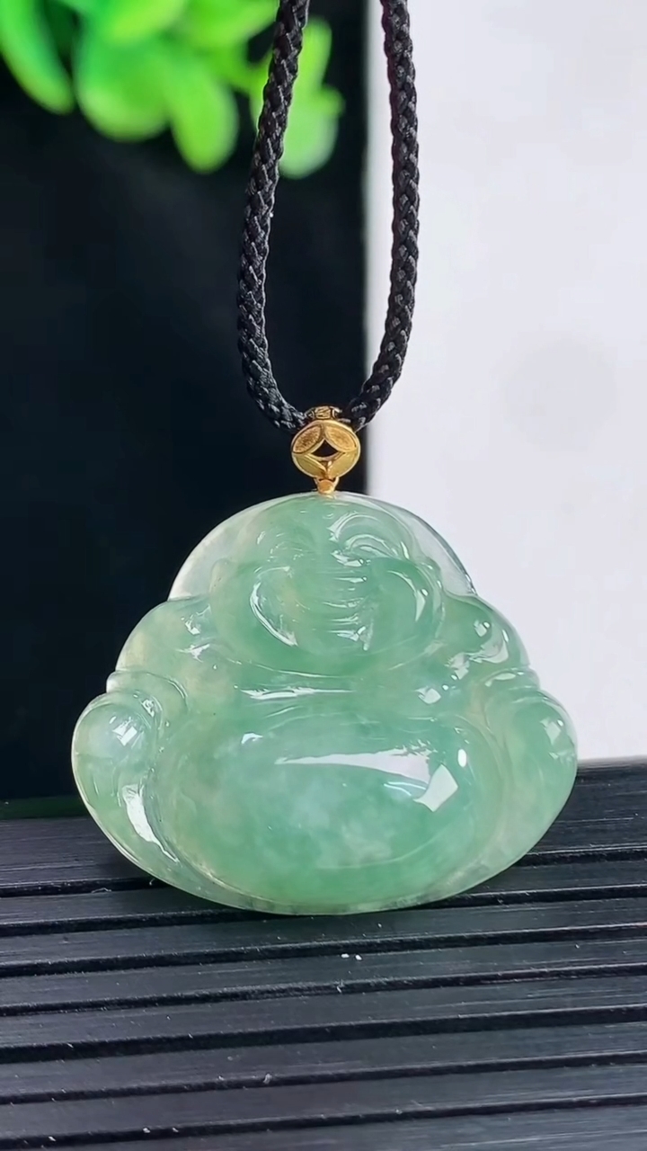 天然A货翡翠佛公吊坠，尺寸22.5-28-6重量:5.57g
4月12日